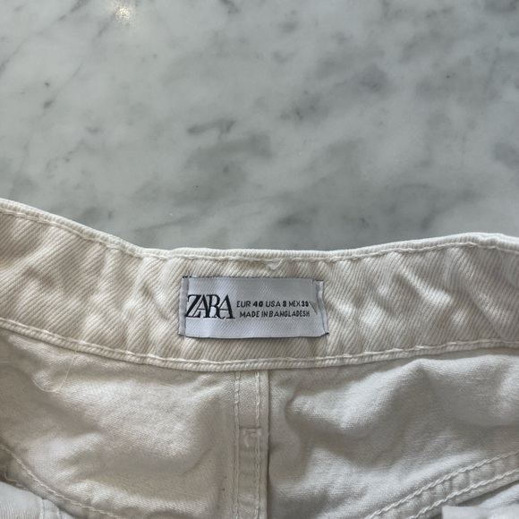 Zara Off-White Denim Shorts. Little stain on back pocket. - Picture 4 of 5